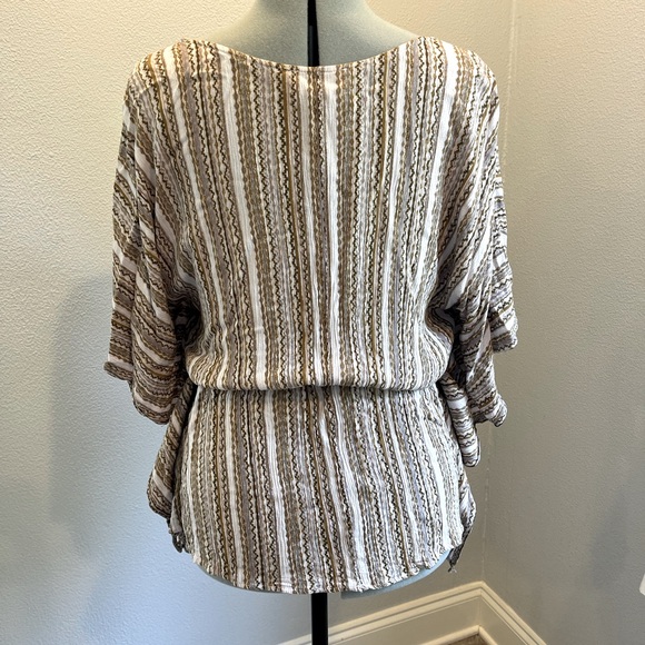 DRESS UP Blouse v-neck size M. Cream/brown/white stripes, pretty on 🩷. EUC - Picture 3 of 4